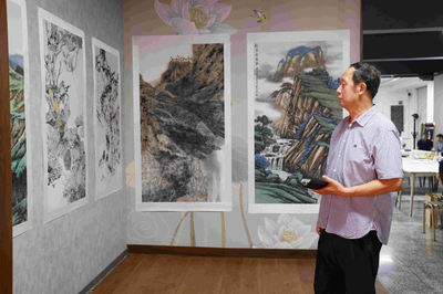 第三屆“翰墨鑄軍魂·改革譜新篇”軍工印記書畫展盛大開幕，文化藝術交流活動同步舉行